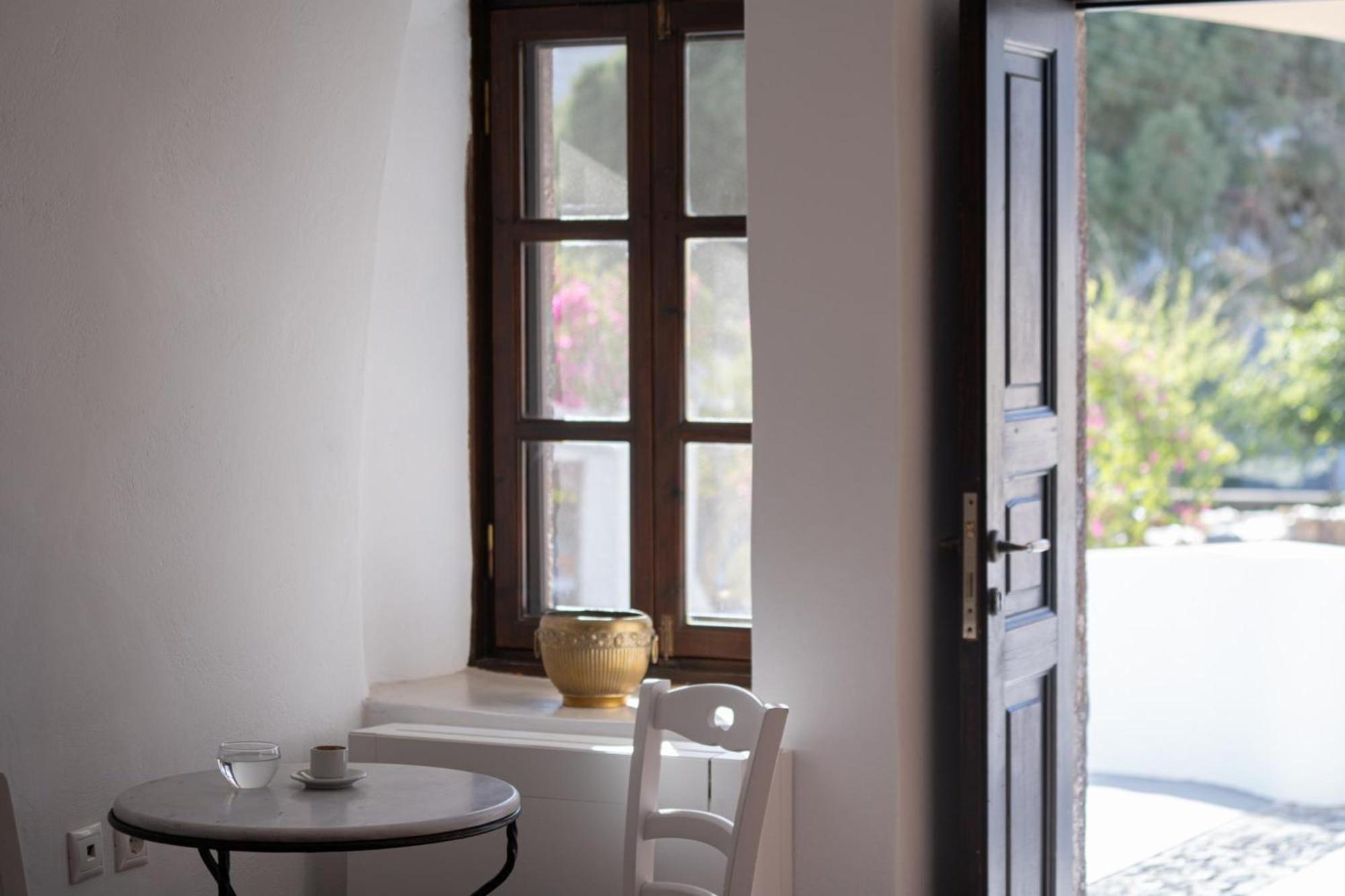 Madame Kalitsi Cozy Suites Fira  Extérieur photo