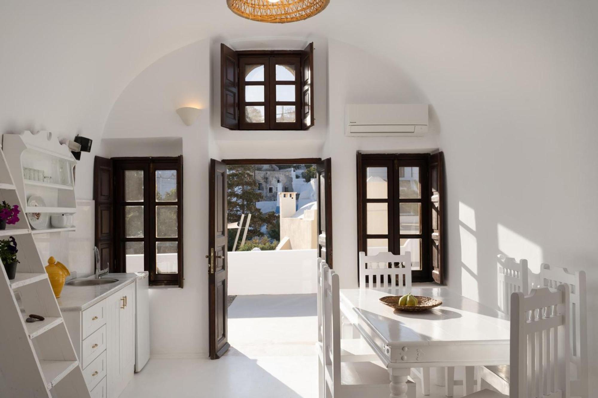 Madame Kalitsi Cozy Suites Fira  Extérieur photo
