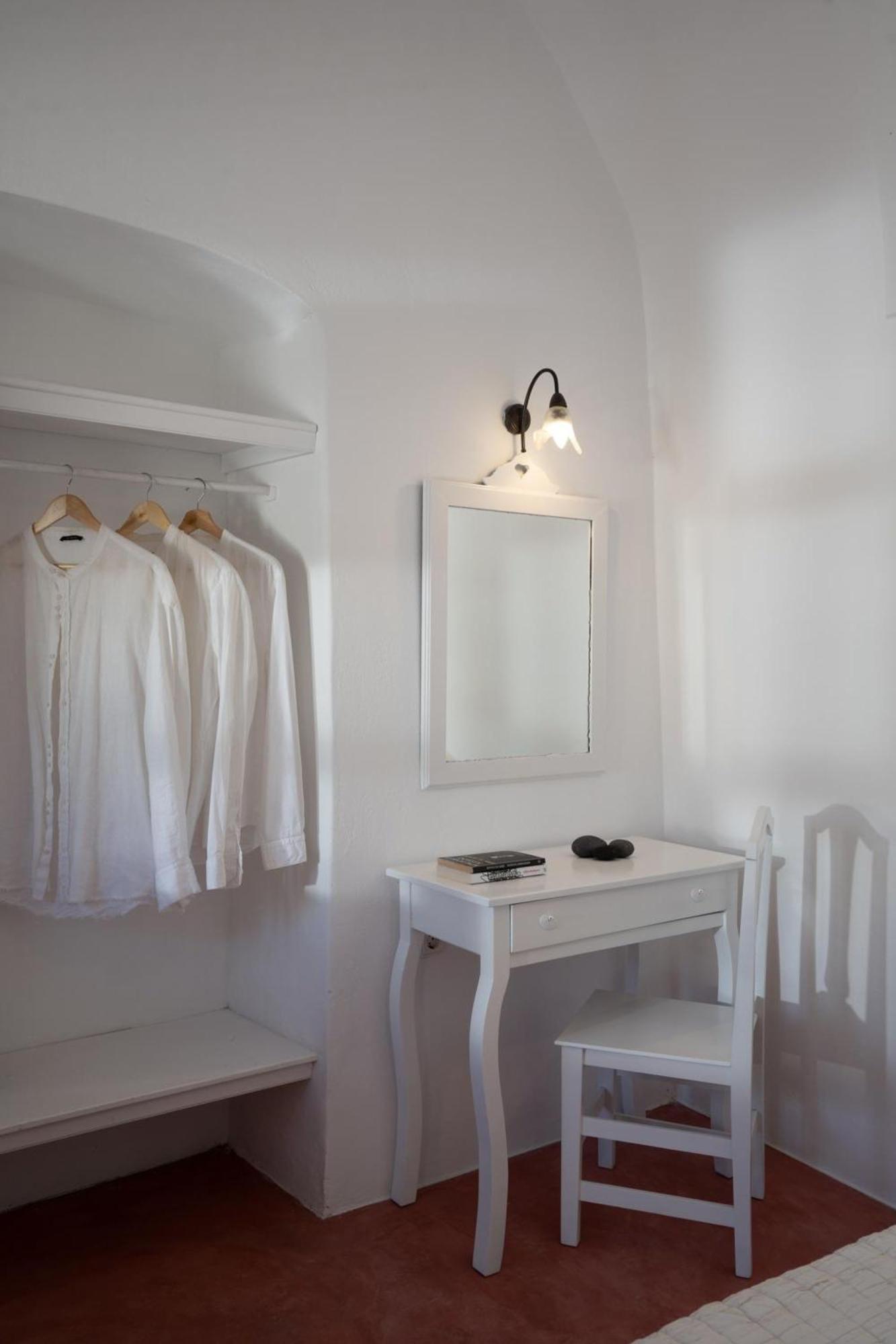 Madame Kalitsi Cozy Suites Fira  Extérieur photo