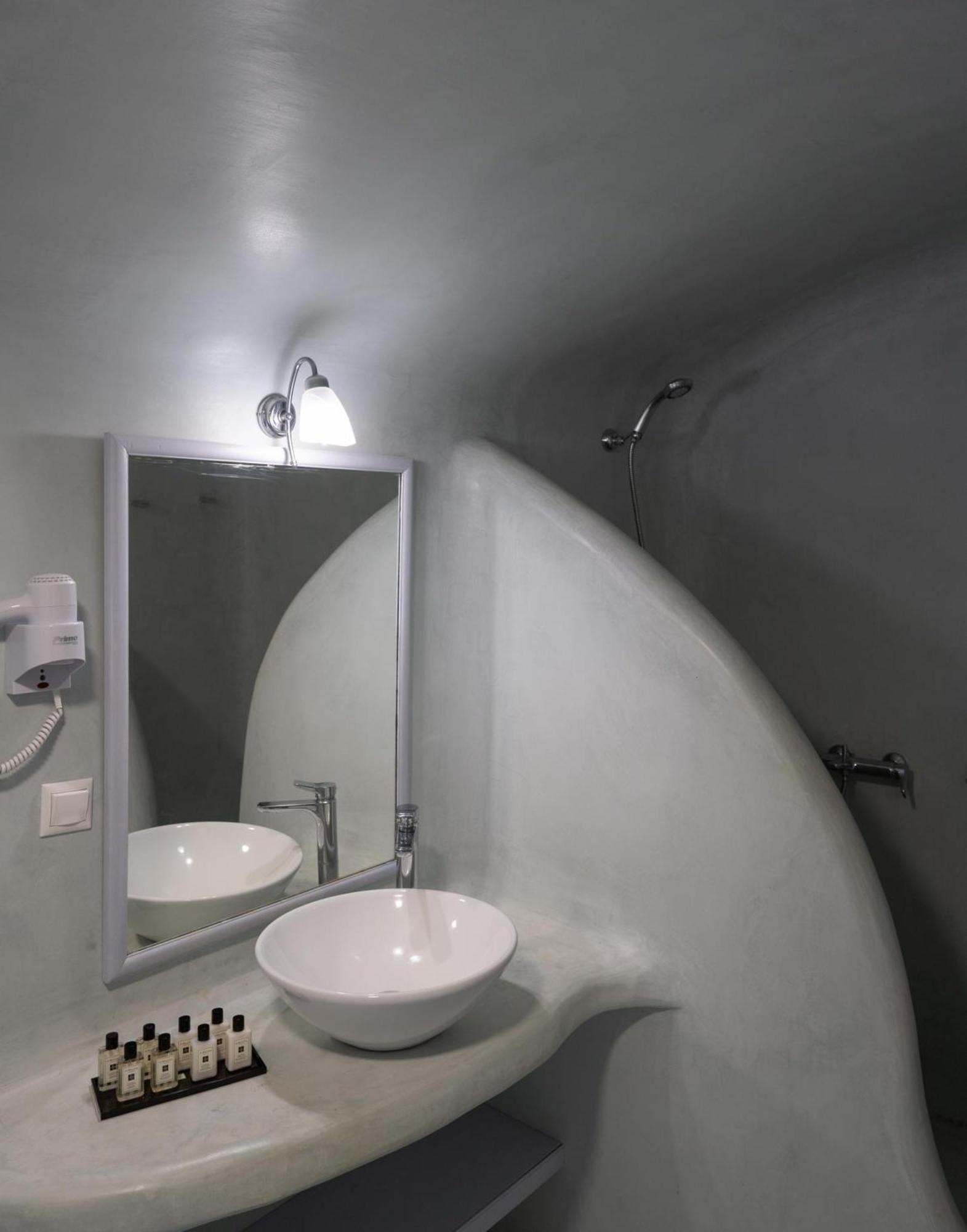 Madame Kalitsi Cozy Suites Fira  Extérieur photo