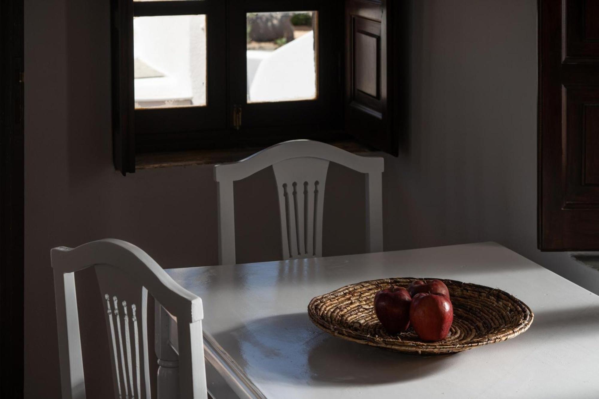 Madame Kalitsi Cozy Suites Fira  Extérieur photo